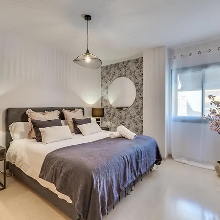 Apartment Vacation I The Sunrise Golden Mile Flat, Next To Convention Center, Recently Refurbished, Prime Location, 300m To The Marbella
