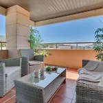 Apartman Vacation I The Sunrise Golden Mile Flat, Next To Convention Center, Recently Refurbished, Prime Location, 300m To The *