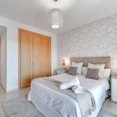 Apartmán Vacation I The Sunrise Golden Mile Flat, Next To Convention Center, Recently Refurbished, Prime Location, 300m To The Marbella