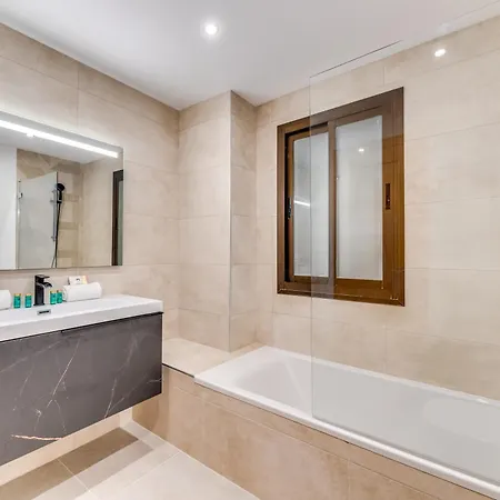 Vacation I The Sunrise Golden Mile Flat, Next To Convention Center, Recently Refurbished, Prime Location, 300m To The 아파트 마르베야