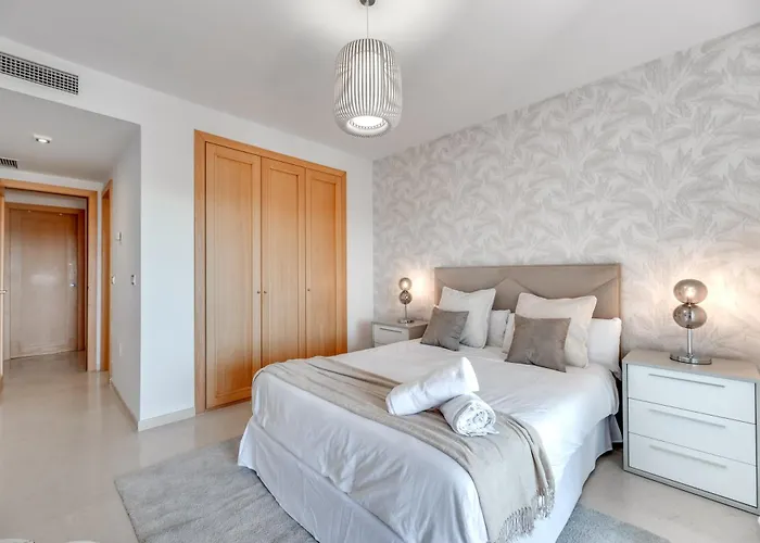 Apartmán Vacation I The Sunrise Golden Mile Flat, Next To Convention Center, Recently Refurbished, Prime Location, 300m To The Marbella