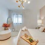 Vacation I The Sunrise Golden Mile Flat, Next To Convention Center, Recently Refurbished, Prime Location, 300m To The